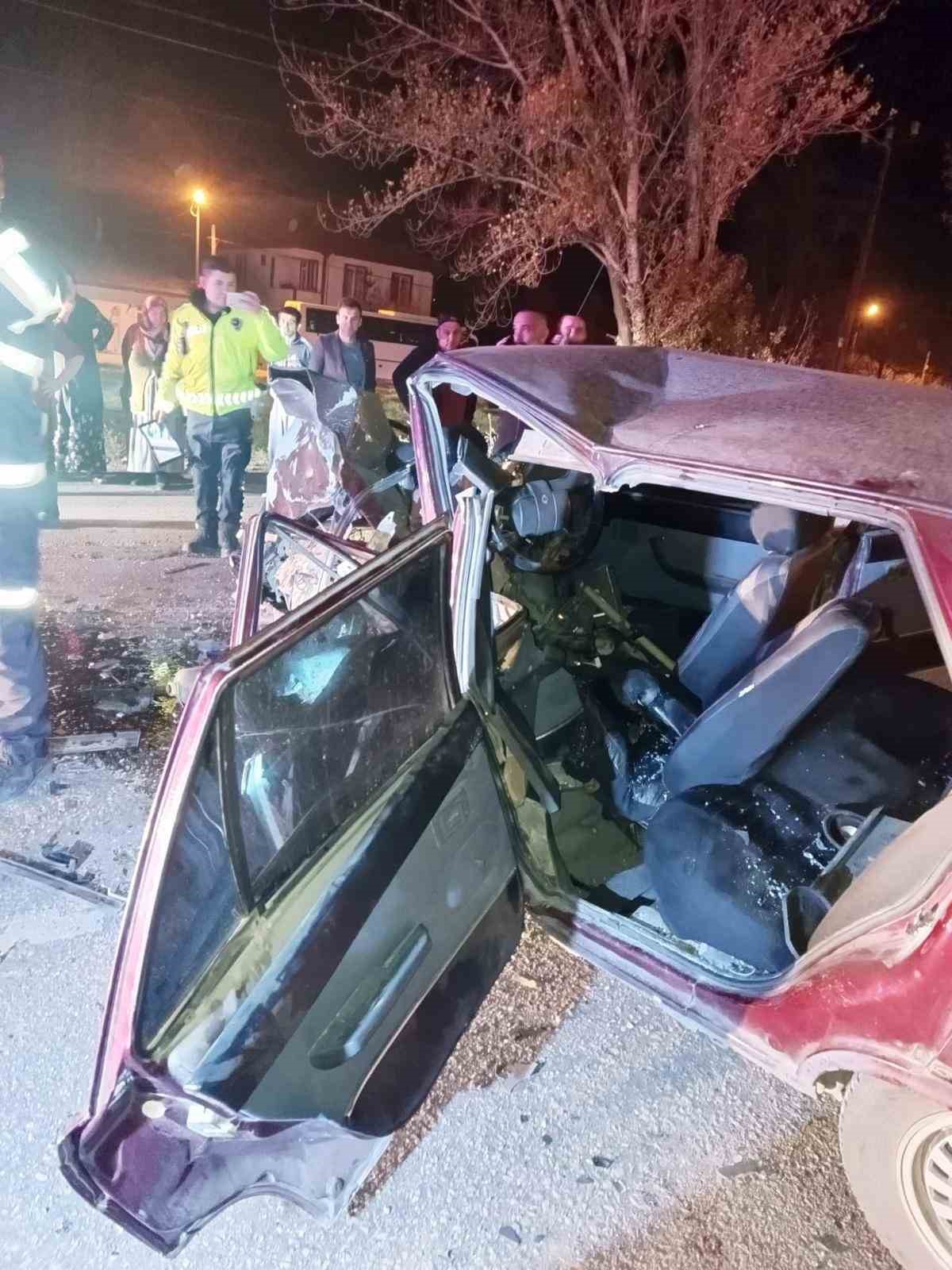 amasyada iki otomobil kafa kafaya carpisti 4 yarali 2 TwBfsUiv