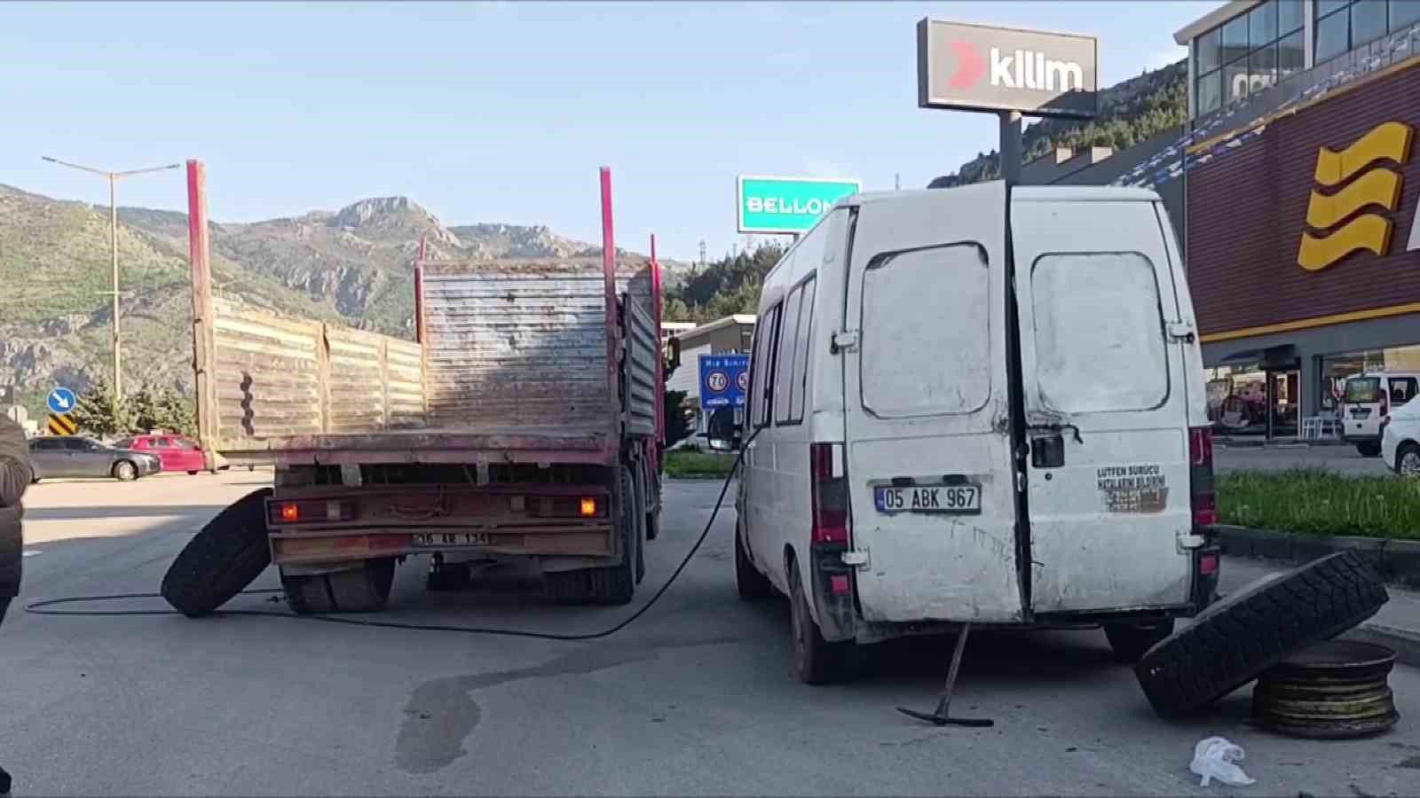 amasyada kamyondan kopan teker magazaya daldi 3