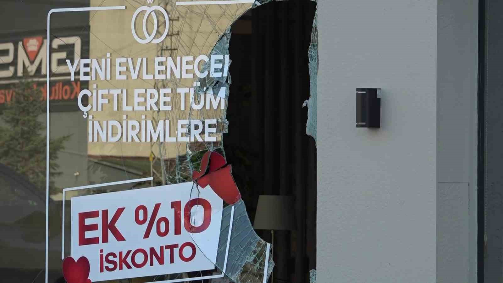 amasyada kamyondan kopan teker magazaya daldi 6 Z8XMK3qb