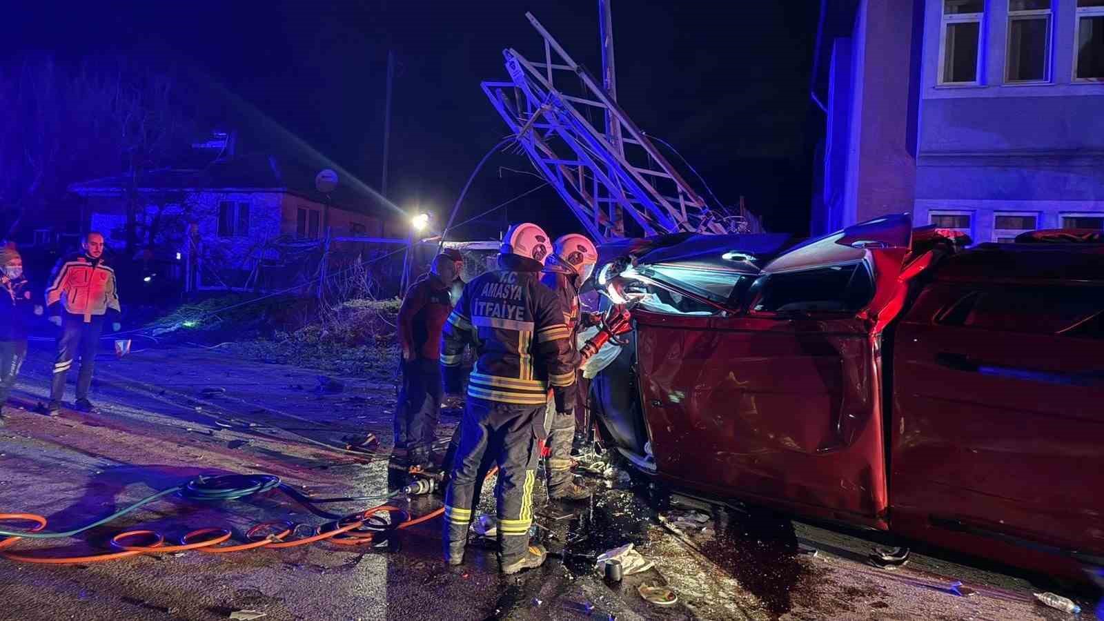 Amasya’da kamyonet çarptığı elektrik direğini ikiye ayırdı: 1 yaralı 7 amasyada kamyonet carptigi elektrik diregini ikiye ayirdi 1 yarali 3 MvZ536dE