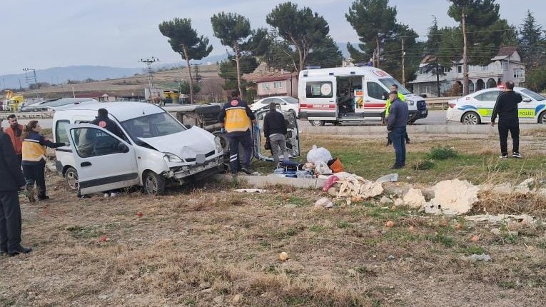 amasyada kamyonetler carpisti 4 yarali 1