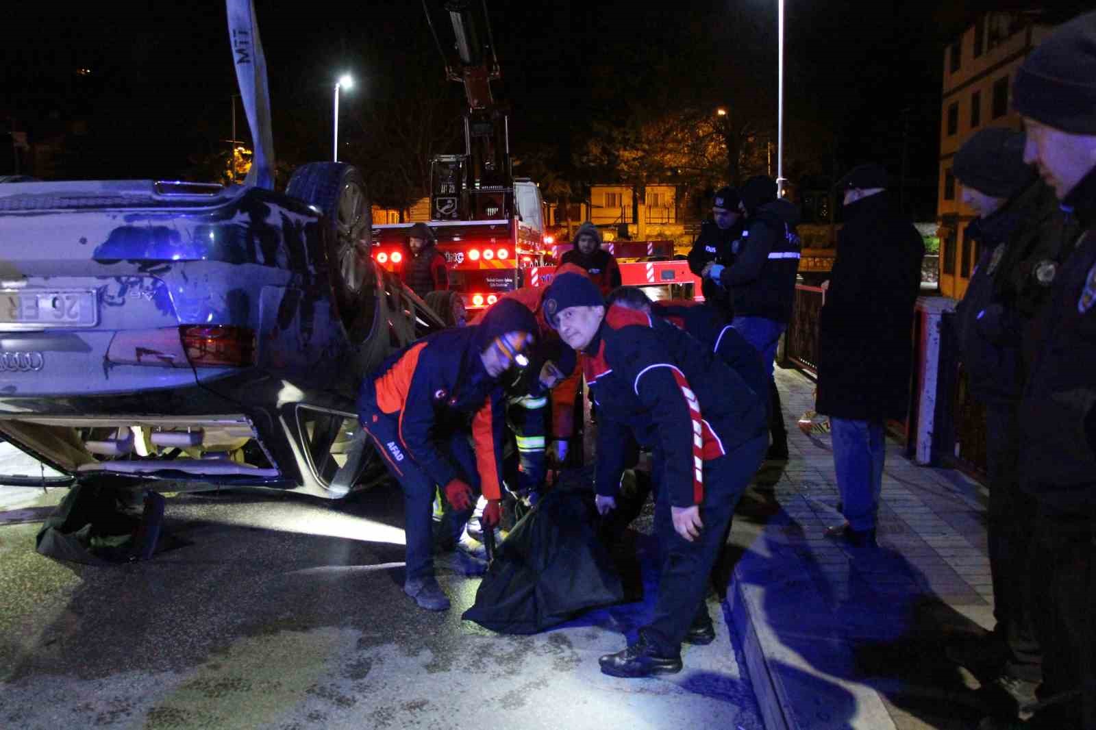 Amasya’da kontrolden çıkan otomobil köprüden Yeşilırmak Nehri’ne uçtu: 1 ölü, 1 yaralı 11 amasyada kontrolden cikan otomobil kopruden yesilirmak nehrine uctu 1 olu 1 yarali 7 V46Cdt1f