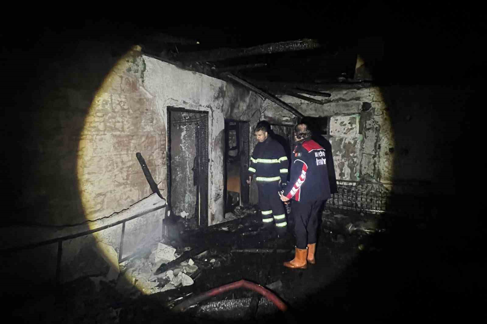 amasyada koy evinde cikan yanginda yasli kadin hayatini kaybetti 1 IJ53BSd7
