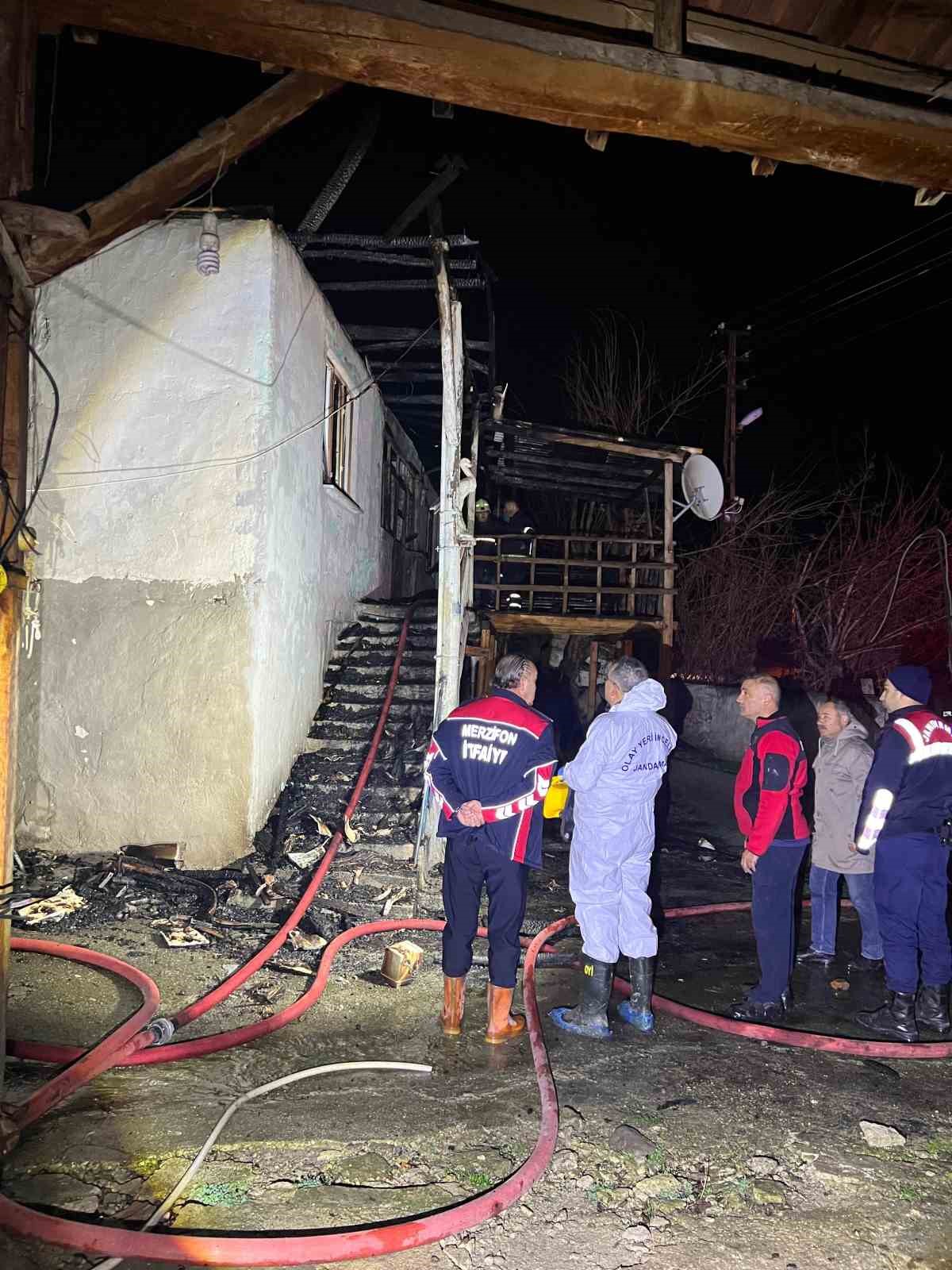 amasyada koy evinde cikan yanginda yasli kadin hayatini kaybetti 2 YYCPbsDk
