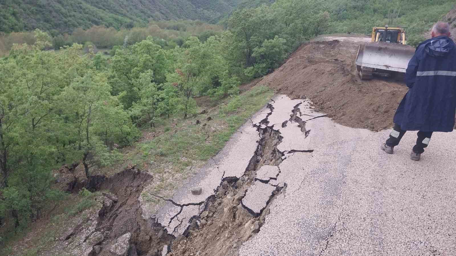 amasyada koy yolunda heyelan 0 7tvTQ4zJ