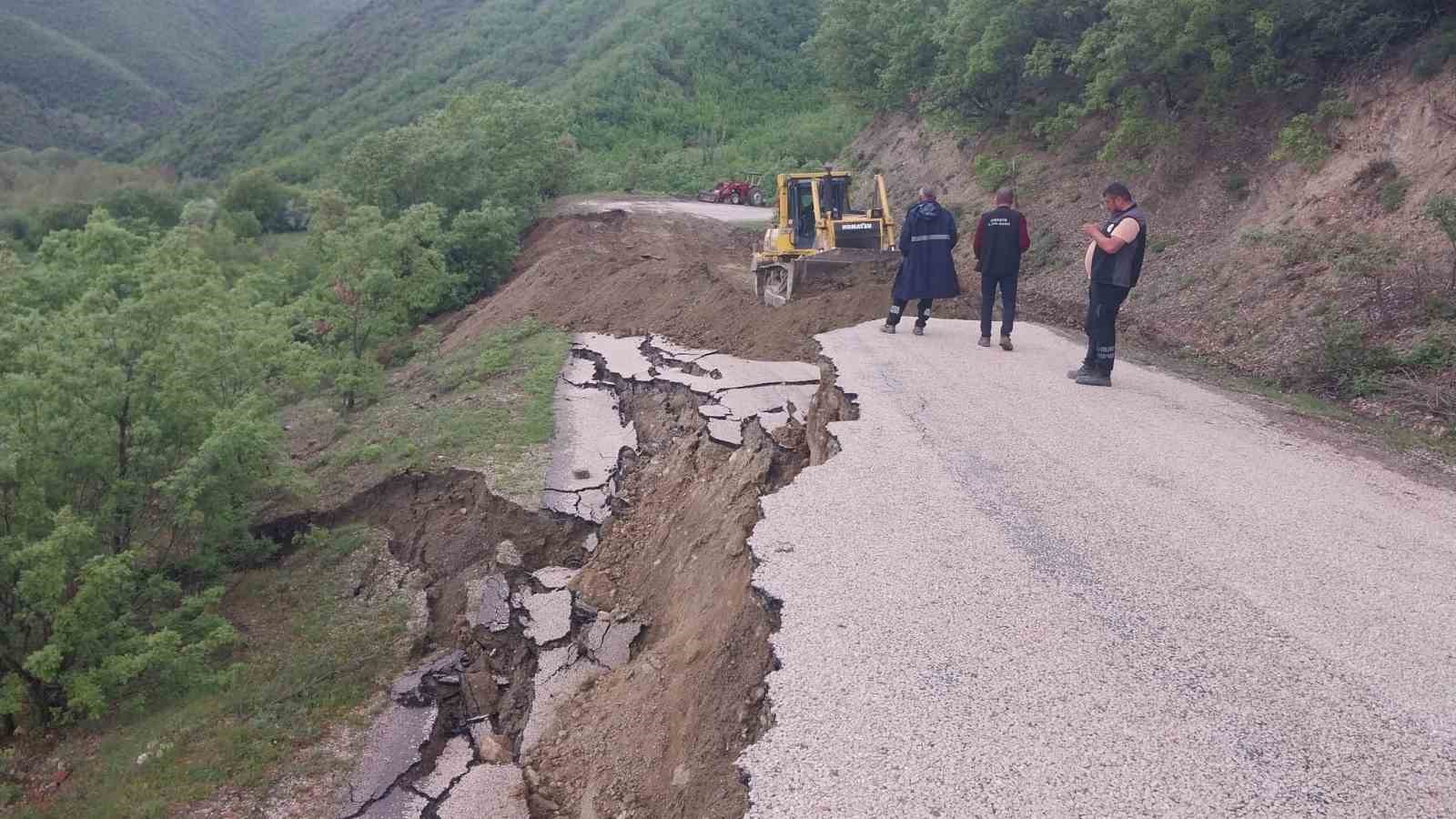 amasyada koy yolunda heyelan 1 vi9gnTZI