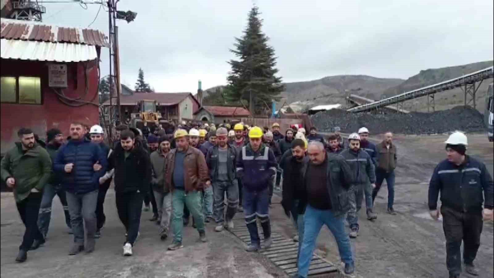 Amasya’da maden işçileri maaşlarını alamadıkları gerekçesiyle iş durdurma kararı aldı 5 amasyada maden iscileri maaslarini alamadiklari gerekcesiyle is durdurma karari aldi 1 sdXD7cKC