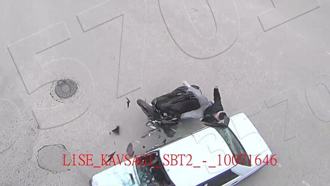 amasyada motosiklet ile otomobilin carpistigi kaza kamerada 0 U42CsYYW