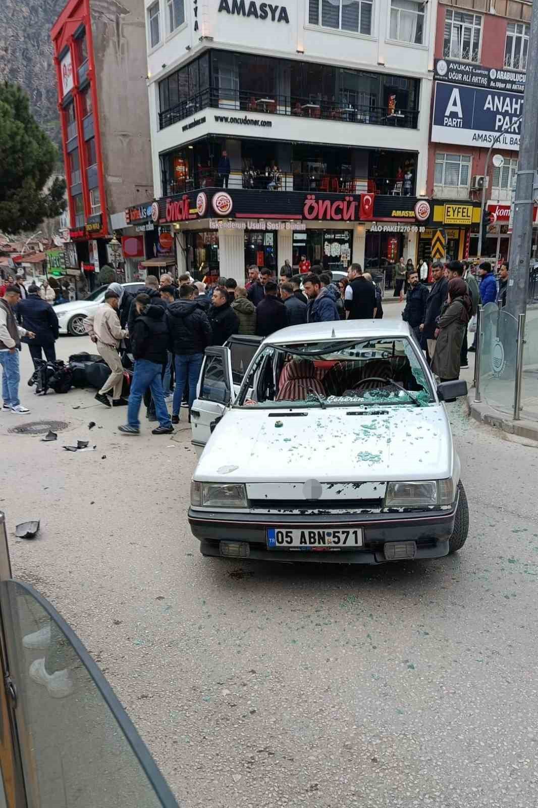 amasyada motosiklet ile otomobilin carpistigi kaza kamerada 3