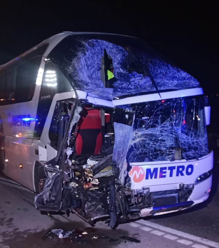 Amasya’da otobüs ile tır çarpıştı: Çok sayıda yaralı var 5 amasyada otobus ile tir carpisti cok sayida yarali var 1 d5niEpN1