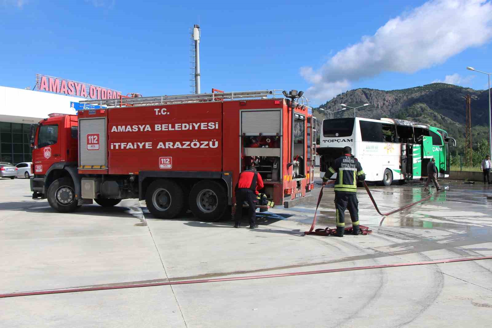 amasyada otobus terminalinde park halindeki yolcu otobusu yandi 1 rjwwkikm