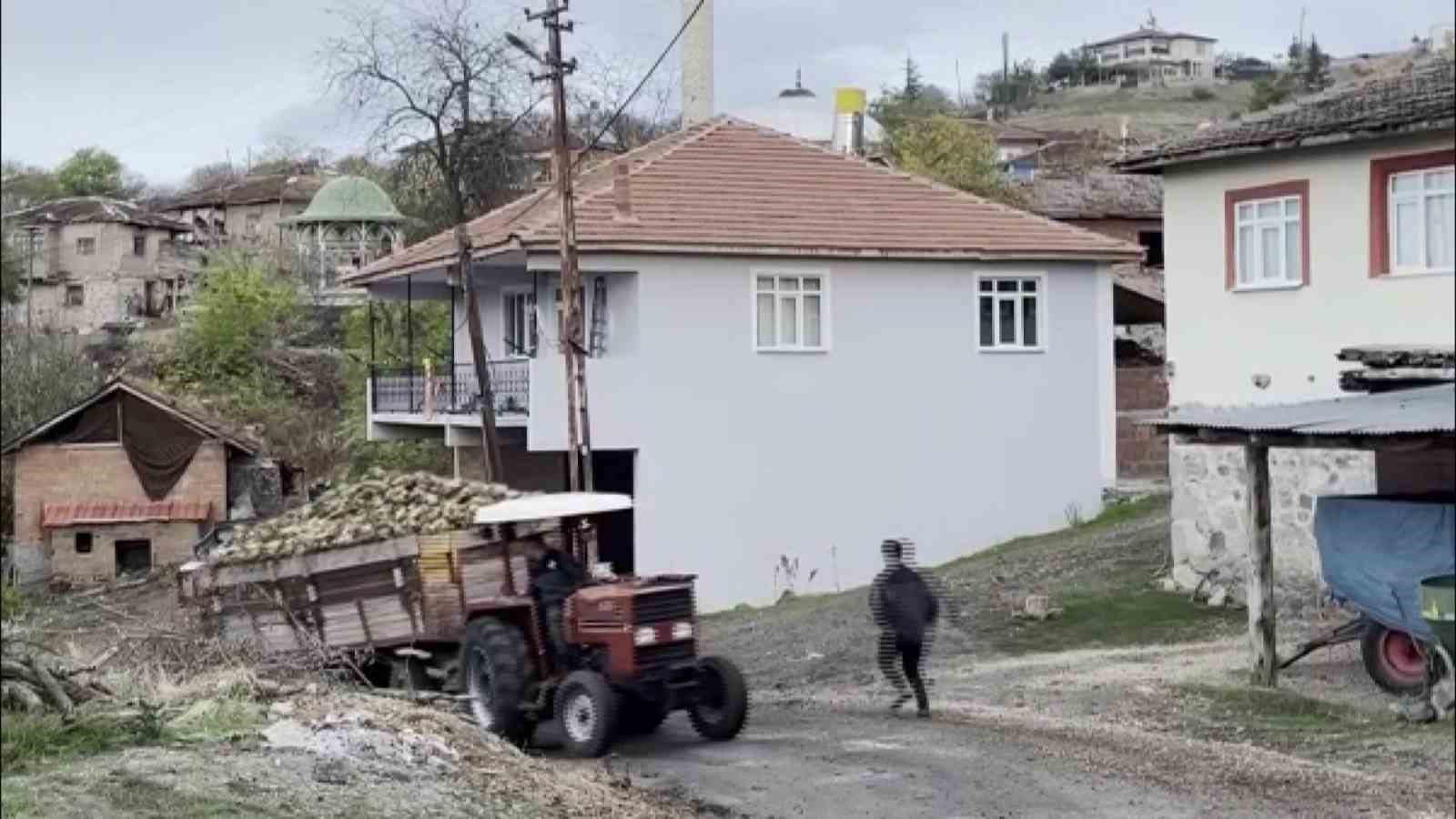 amasyada pancar yuklu traktor romorku devrildi kaza ani kamerada 0 vGtQNTd2