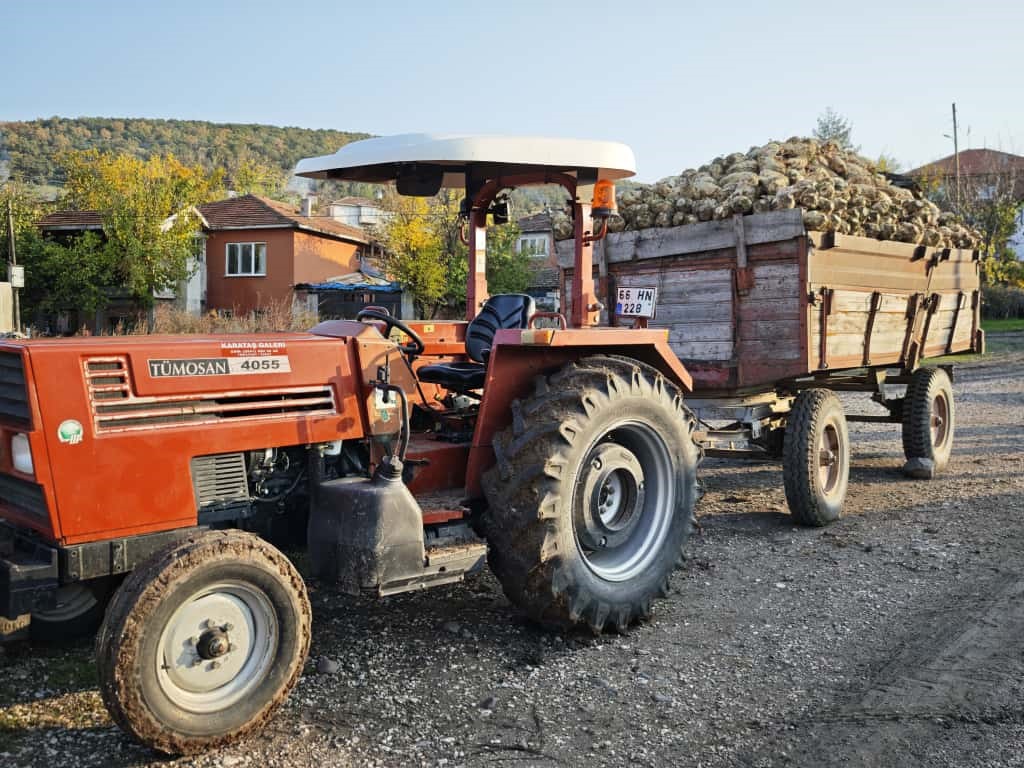 amasyada pancar yuklu traktor romorku devrildi kaza ani kamerada 4 vKlHqW58