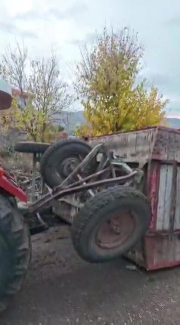 amasyada pancar yuklu traktor romorku devrildi kaza ani kamerada 6 a2WhAR1w