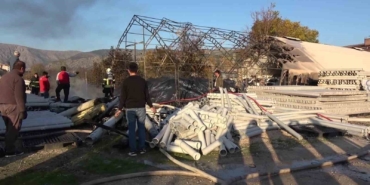 amasyada-plastik-malzeme-dolu-depo-yandi-yukselen-dumanlar-metrelerce-oteden-goruldu-MwGDyJ19.jpg