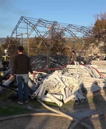 amasyada-plastik-malzeme-dolu-depo-yandi-yukselen-dumanlar-metrelerce-oteden-goruldu-MwGDyJ19.jpg