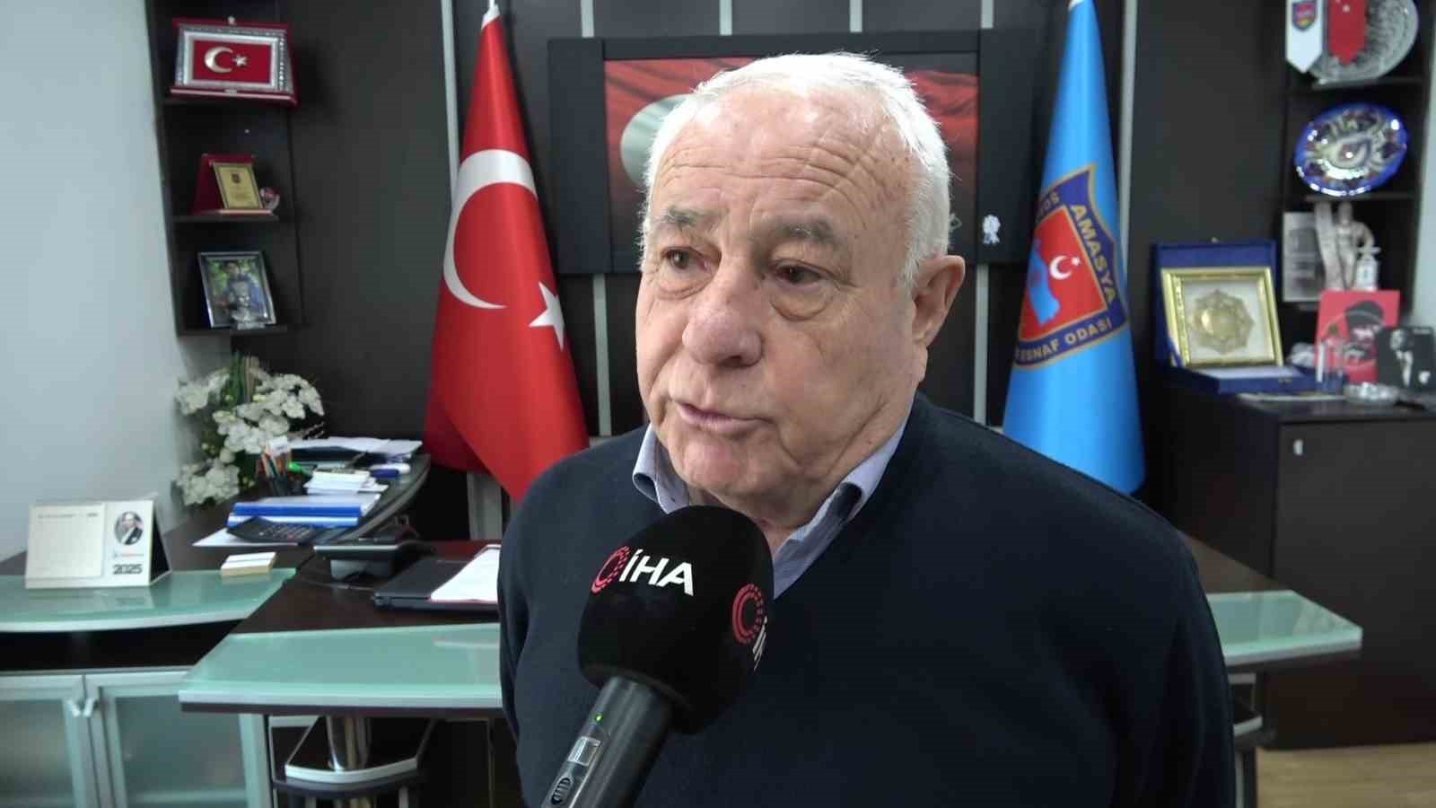 amasyada riskli kaya parcalari sokulerek yola dusuruldu hummali calisma dronla goruntulendi 7 EJHR6YTN