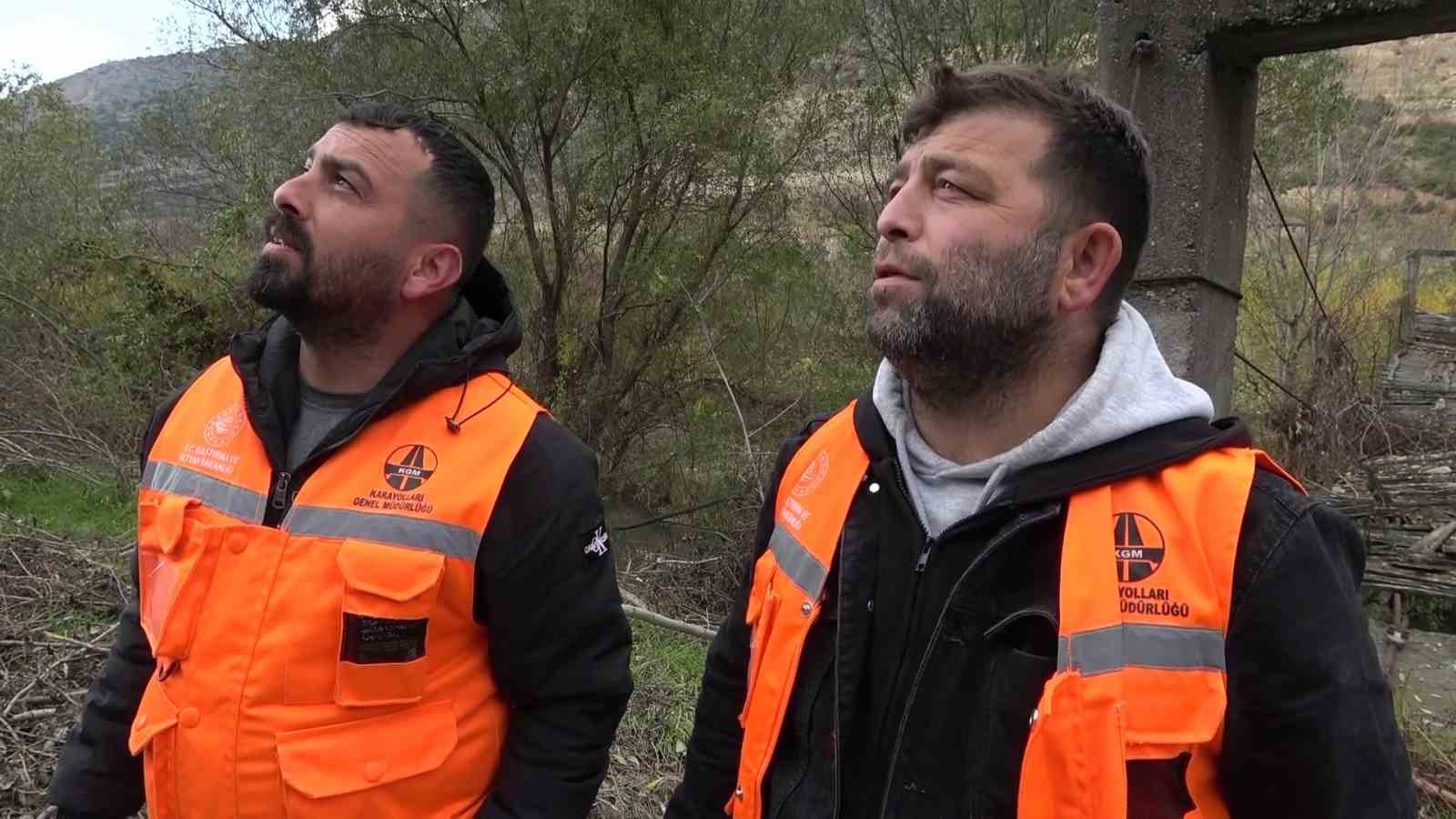 amasyada riskli kaya parcalari sokulerek yola dusuruldu hummali calisma dronla goruntulendi 8 gkVkeJwF