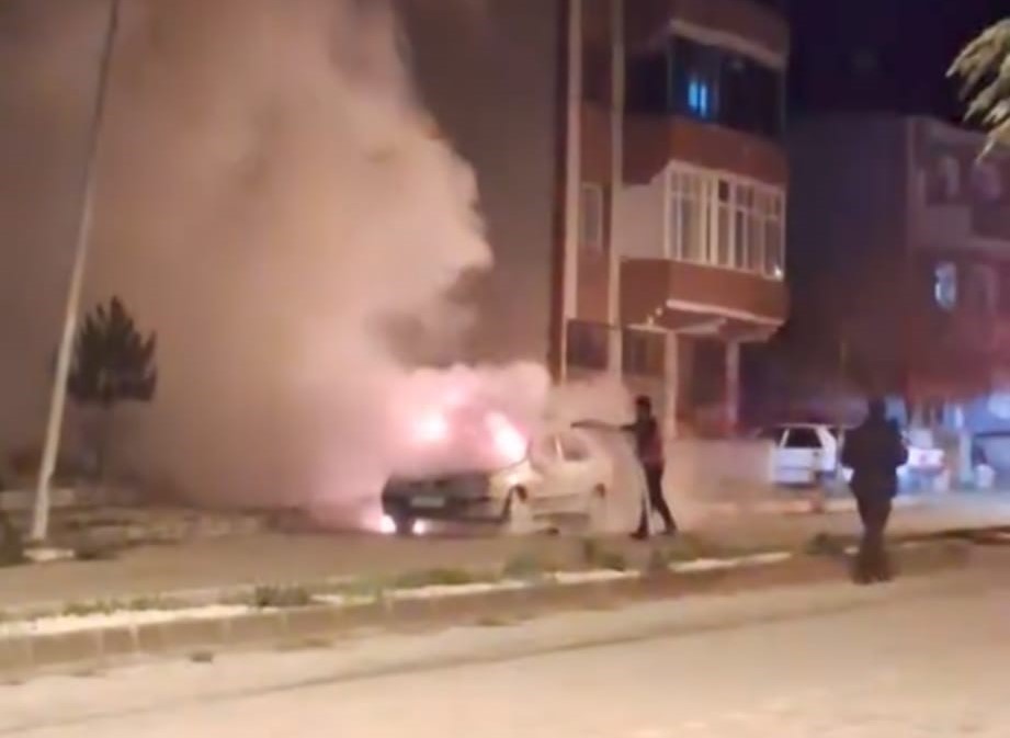 amasyada seyir halindeki otomobil alevlere teslim oldu 2 vvH7DOzP