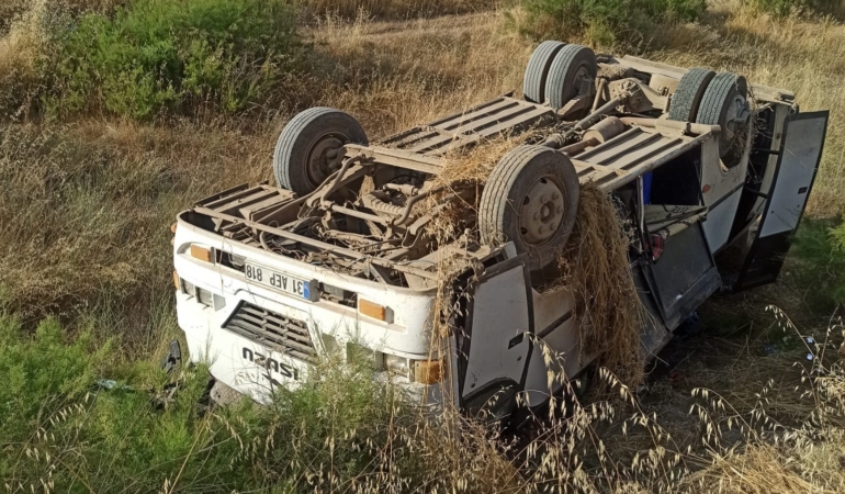 amasyada-tarim-iscilerini-tasiyan-midibus-devrildi-16-yarali-nd3IbeZQ.jpg
