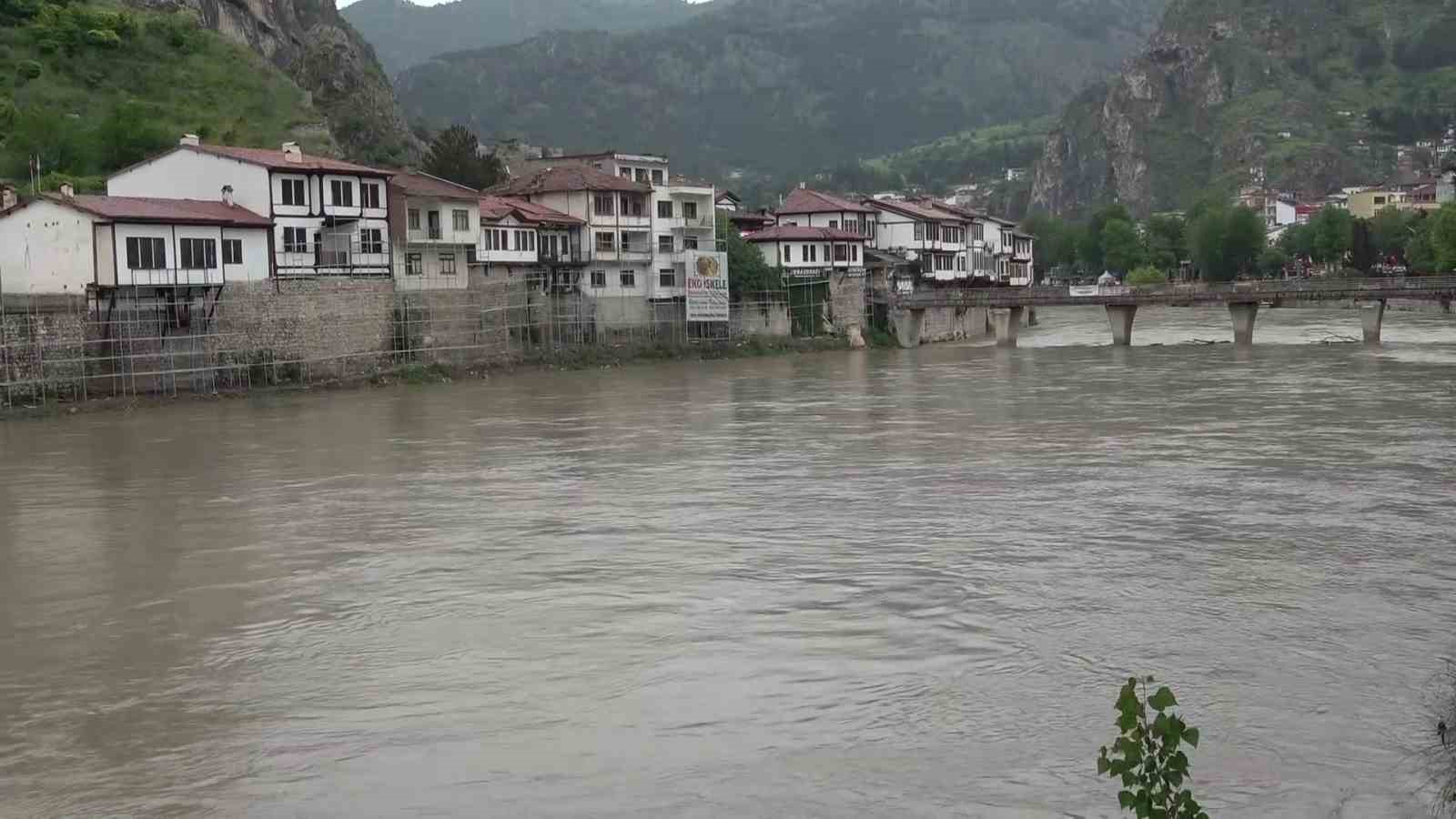 amasyada taskin alarmi okullar tatil edildi 4 2Q6H25NH