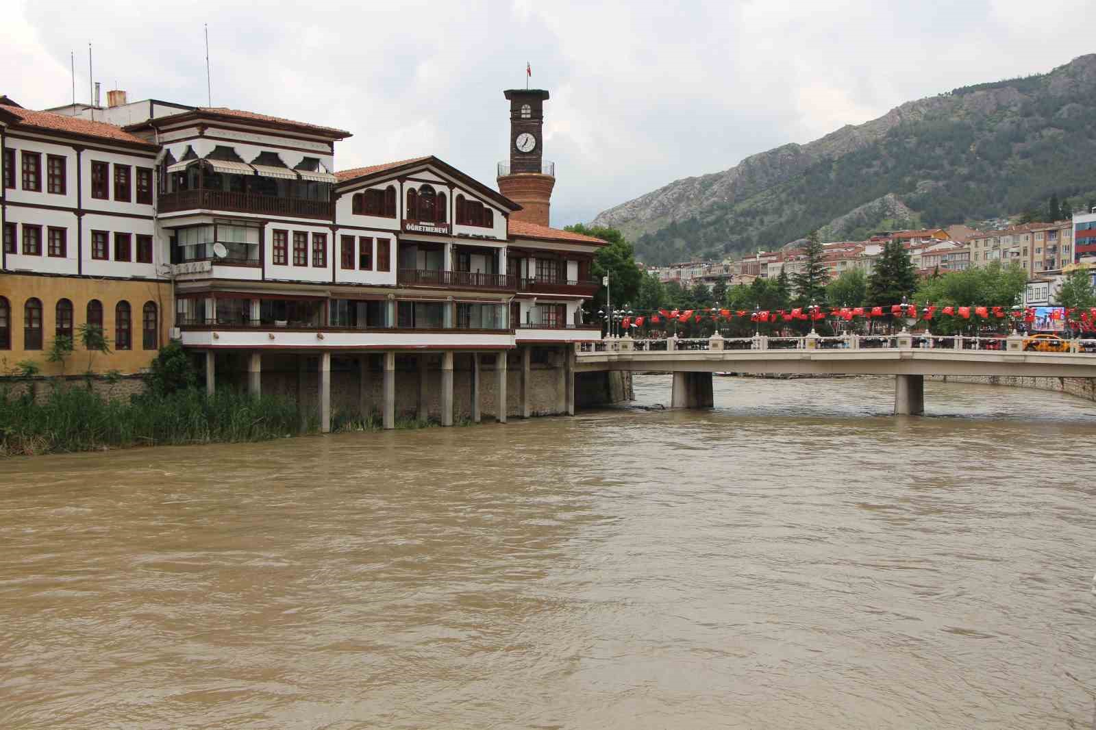 Amasya’da taşkın riski azaldı, vatandaşlar rahat nefes aldı 8 amasyada taskin riski azaldi vatandaslar rahat nefes aldi 4 KjkCId1l