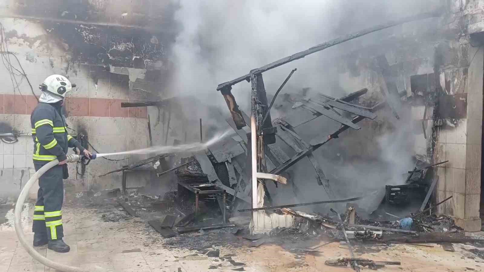 amasyada yanginda mahsur kalan kopegi muhtar kurtardi 3