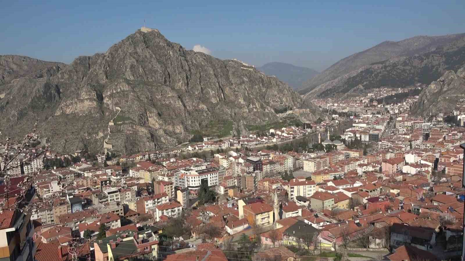 amasyada yaslilarin bayram temizligini vefali eller yapti 6 JbrIQHCV