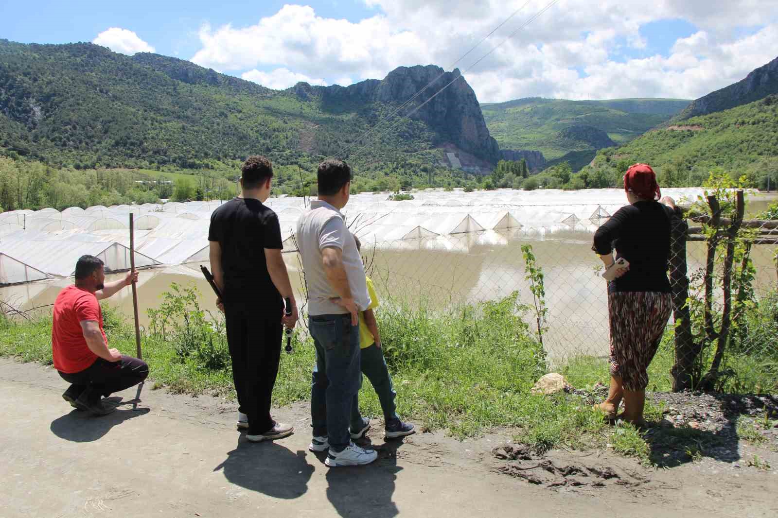 amasyada yesilirmak nehri tasti tarim arazileri sular altinda kaldi 4 npucyjhZ