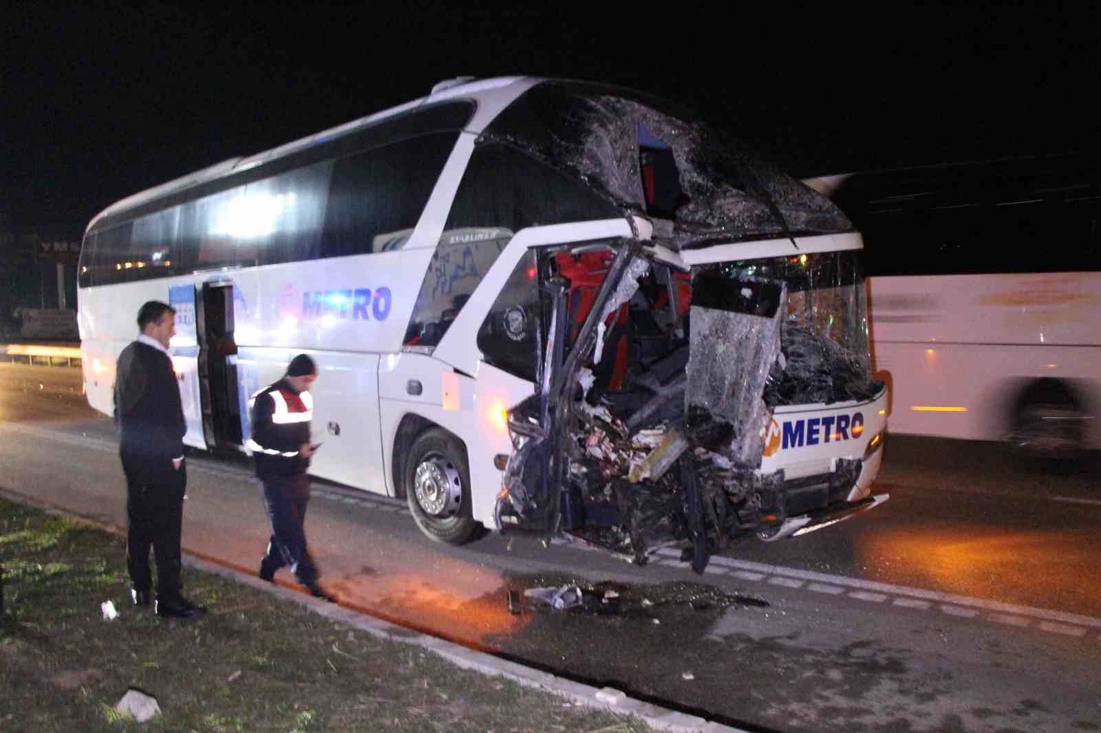 amasyada yolcu otobusu ile tirin carpistigi kazada 11 yarali 0 CT4RmCmC