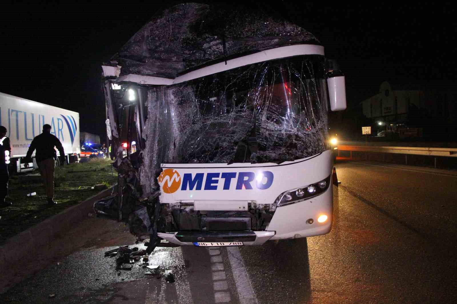 amasyada yolcu otobusu ile tirin carpistigi kazada 11 yarali 1