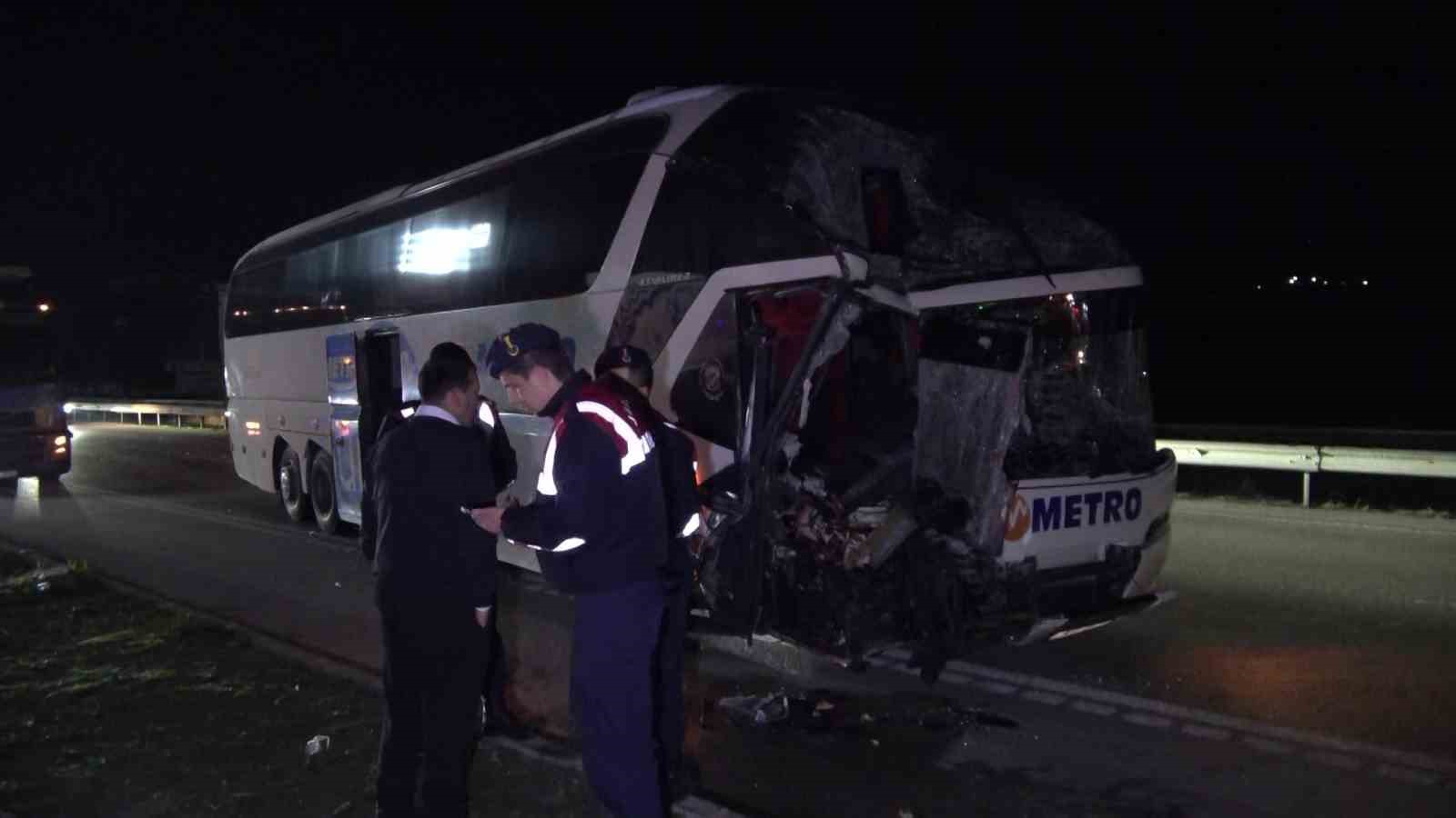 amasyada yolcu otobusu ile tirin carpistigi kazada 11 yarali 2 cd6Vz3Ie