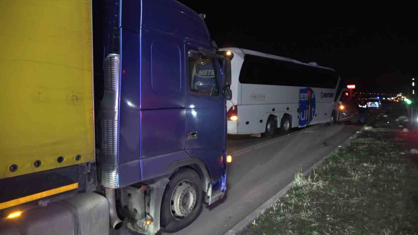 amasyada yolcu otobusu ile tirin carpistigi kazada 11 yarali 5 K26BHq5y