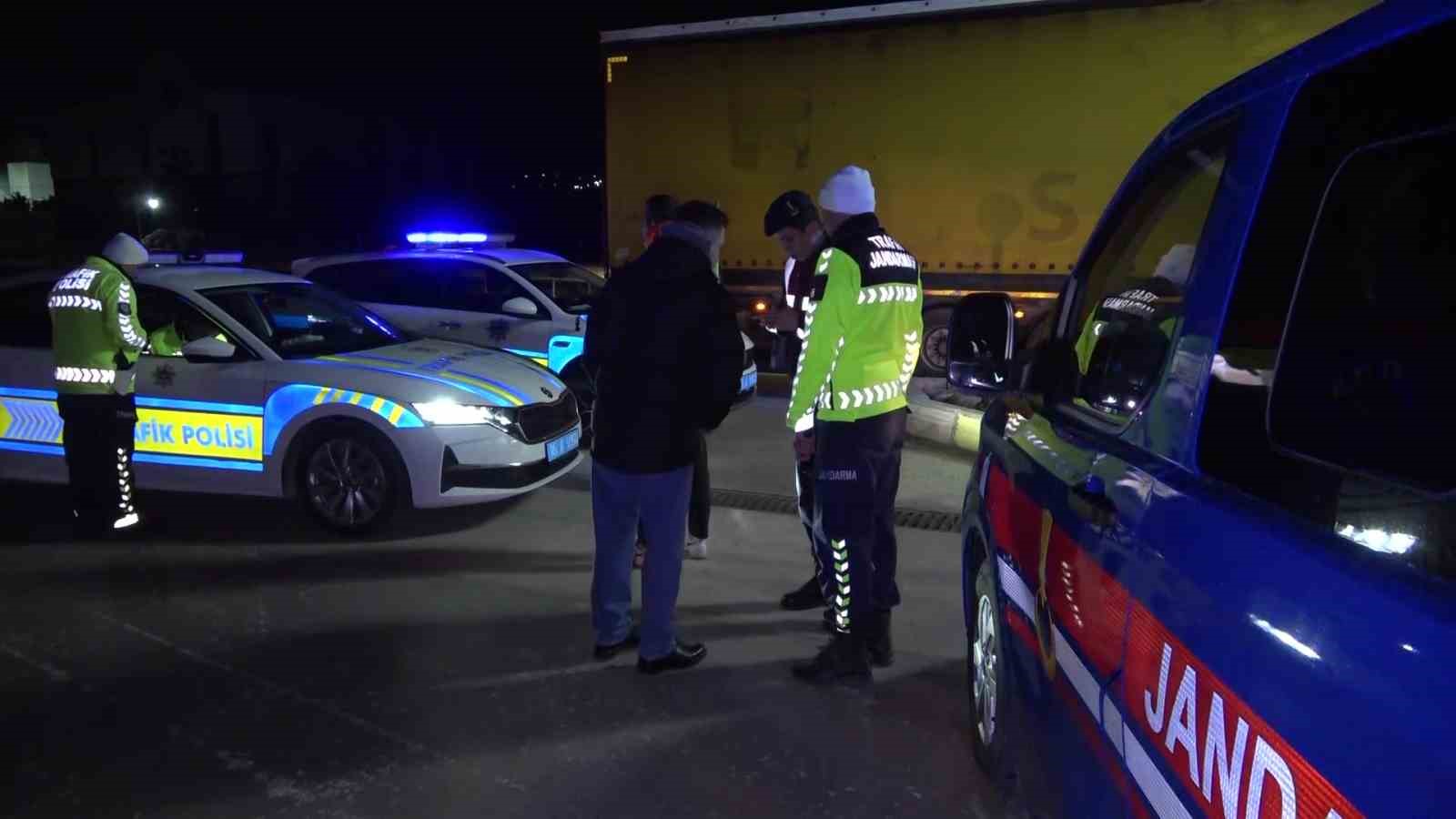 amasyada yolcu otobusu ile tirin carpistigi kazada 11 yarali 7 wewBwuPF