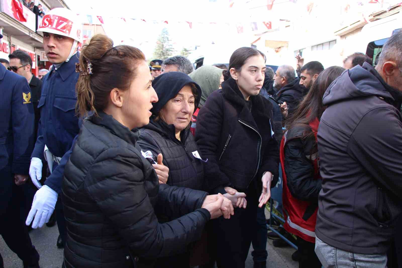 amasyali sehidin annesi armaganim gule gule git 0 92iHyXzk