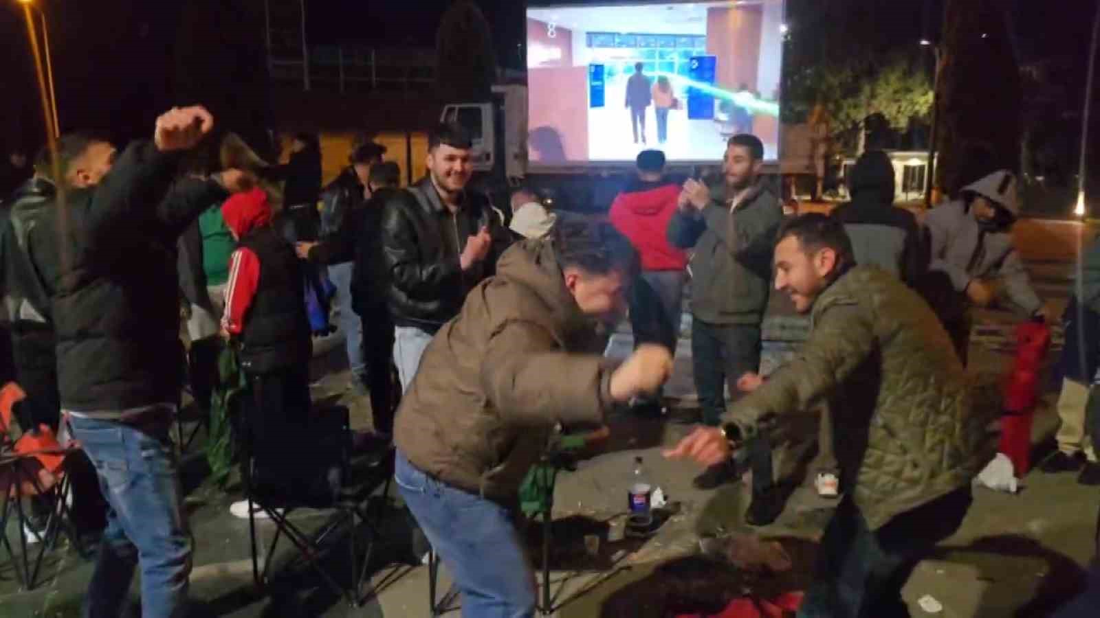 amasyalilar dunya kupasi sevincini oynayarak kutladi 0