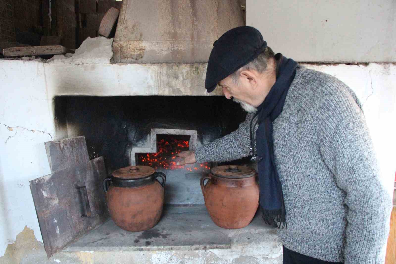 Amasya’nın tescilli lezzeti ’taş fırın keşkeği’: Pişmesi 12 saat sürüyor 10 amasyanin tescilli lezzeti tas firin keskegi pismesi 12 saat suruyor 6