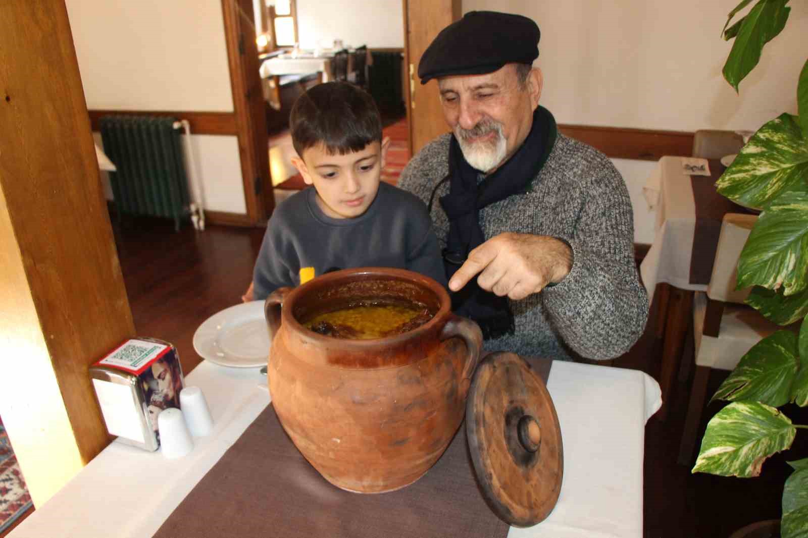 Amasya’nın tescilli lezzeti ’taş fırın keşkeği’: Pişmesi 12 saat sürüyor 12 amasyanin tescilli lezzeti tas firin keskegi pismesi 12 saat suruyor 8 O3VuICpP