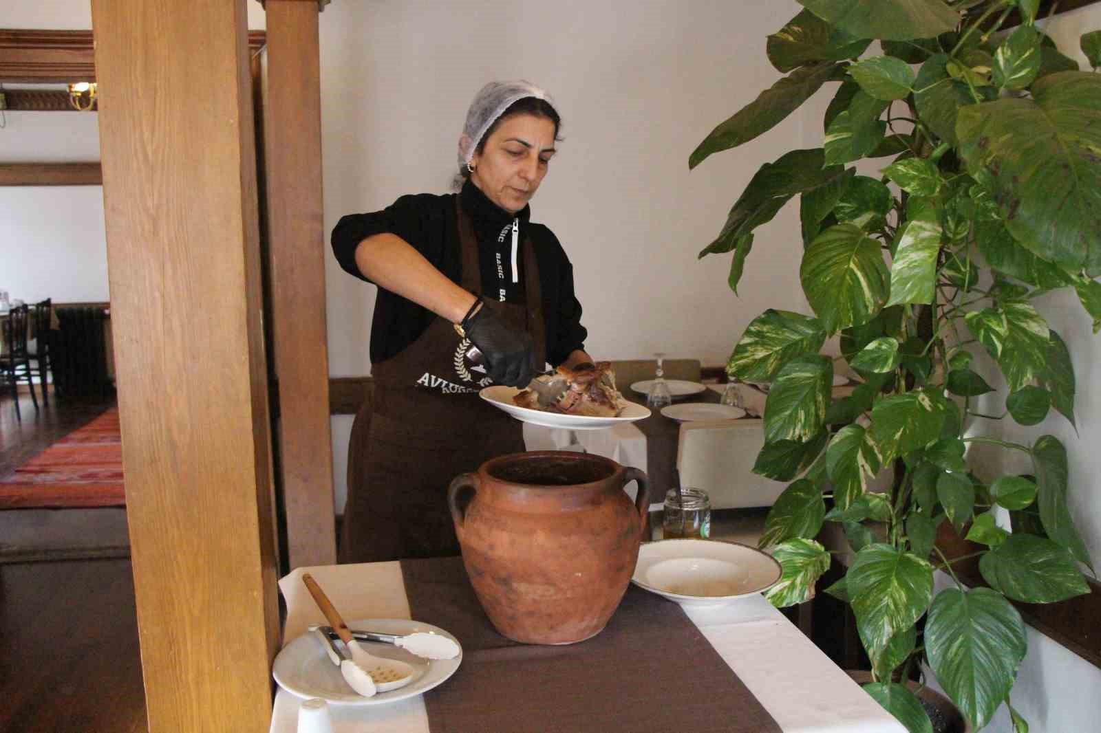Amasya’nın tescilli lezzeti ’taş fırın keşkeği’: Pişmesi 12 saat sürüyor 13 amasyanin tescilli lezzeti tas firin keskegi pismesi 12 saat suruyor 9 ePJdHuBA