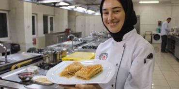 amasyanin-yeni-lezzeti-elmali-baklava-t9OeOvSd.jpg