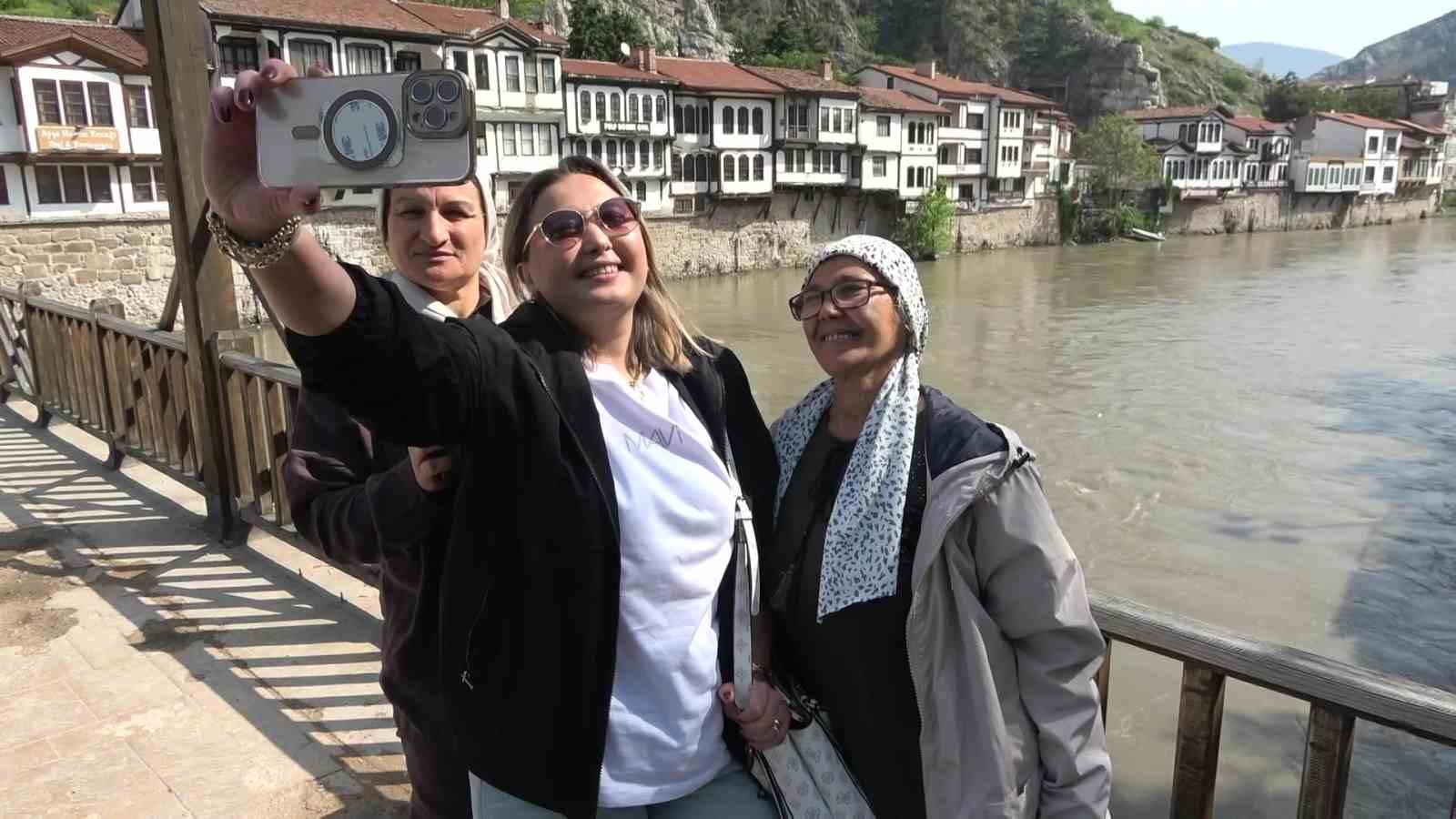 amasyaya gelen sasiriyor korna sesi yok yollarda oncelik yayalarin 8 7yfiaLbD