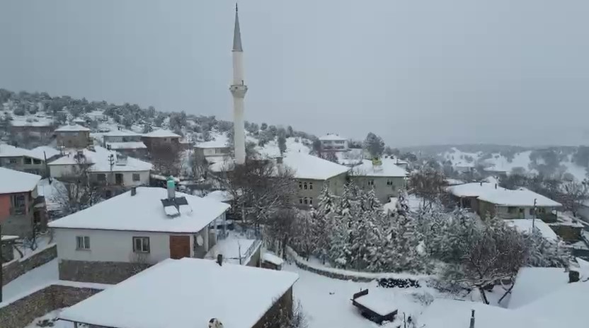 amasyaya mart ayinda kis geri dondu alan koyunde karli yol greyderle acildi 3 KwFPezdB