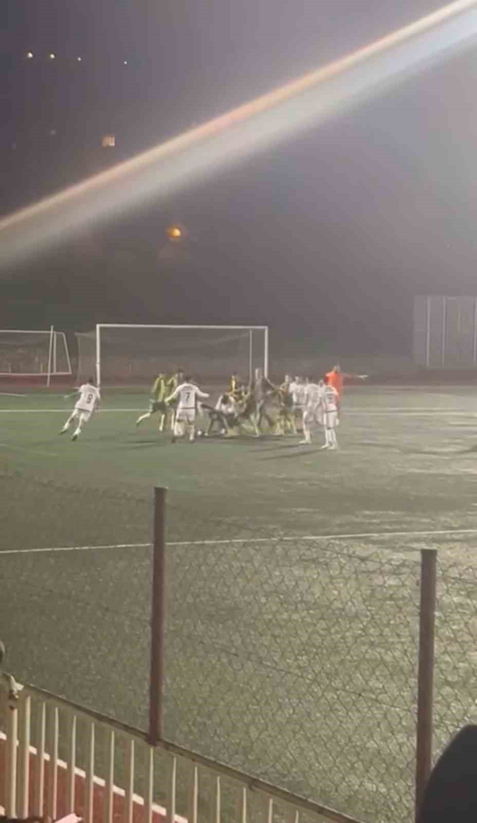 amator macta futbolcular tekme tokat birbirine girdi 1 XzGrD6SW