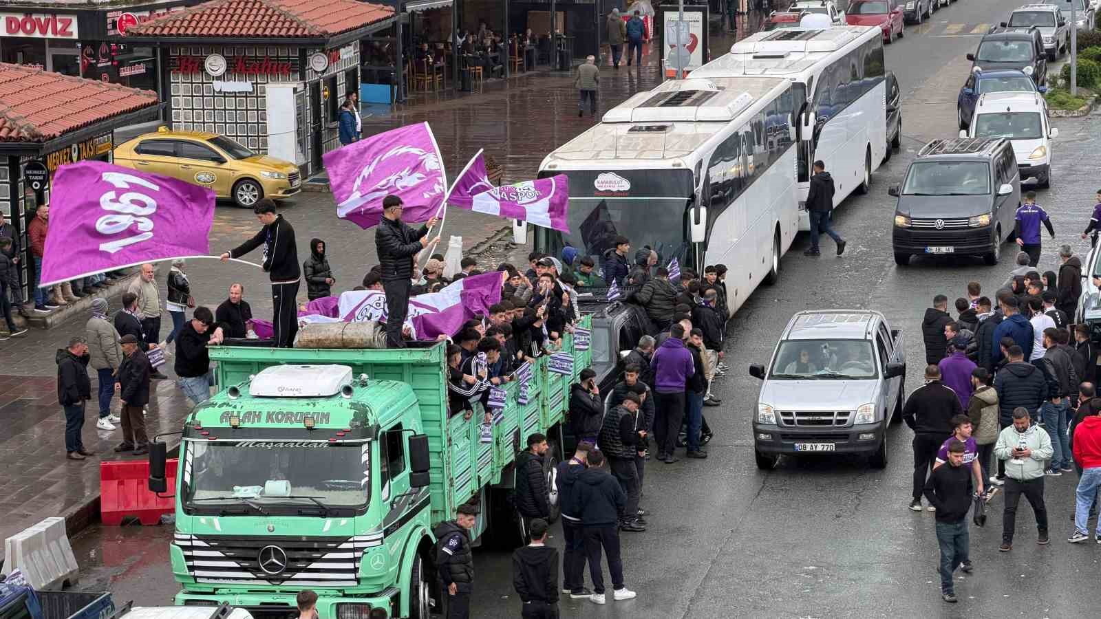 amator macta ilginc goruntuler taraftarlar kamyon kasasinda maca gitti 0 VYqyRMeP