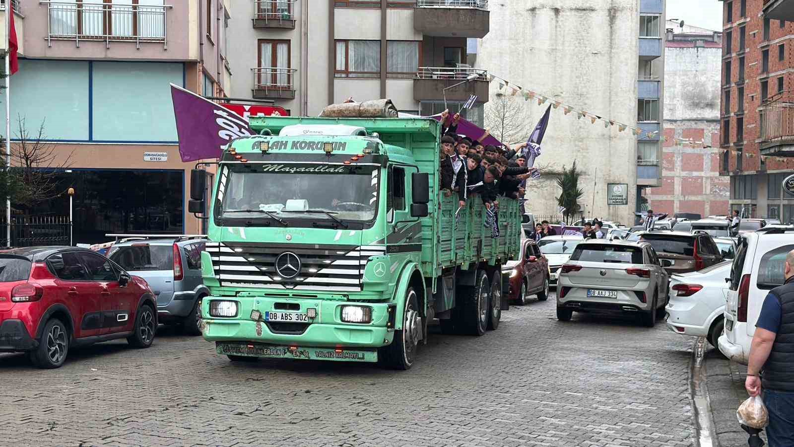 amator macta ilginc goruntuler taraftarlar kamyon kasasinda maca gitti 2