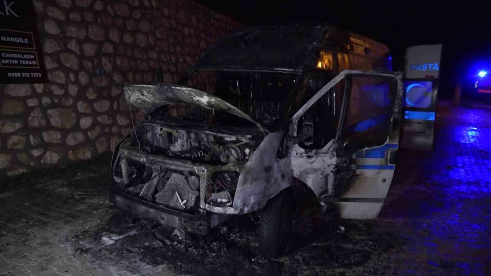 ambulans alev aldi kahraman sofor hasta ve yakinlarini kurtardi oksijen tuplerinin patlamasini onledi 2 WQch46QI