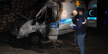 ambulans-alev-aldi-kahraman-sofor-hasta-ve-yakinlarini-kurtardi-oksijen-tuplerinin-patlamasini-onledi-IvRkLg4m.jpg