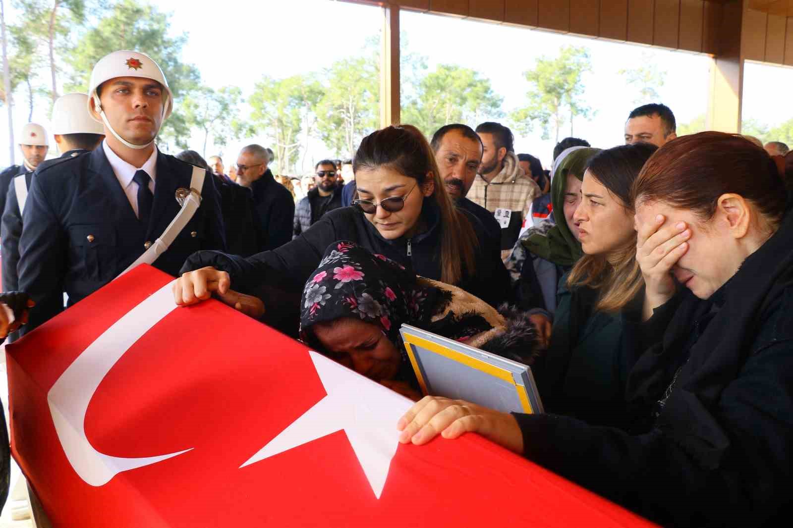 ambulans helikopter kazasinda hayatini kaybeden saglik calisani attnin esinden sehitlik talebi 7 IPH2XpD8