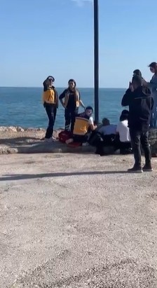 ambulans kapatilan yol sebebiyle olay yerine ulasamadi kalp krizi geciren vatandas botla kurtarildi 10 VaKdA5kh