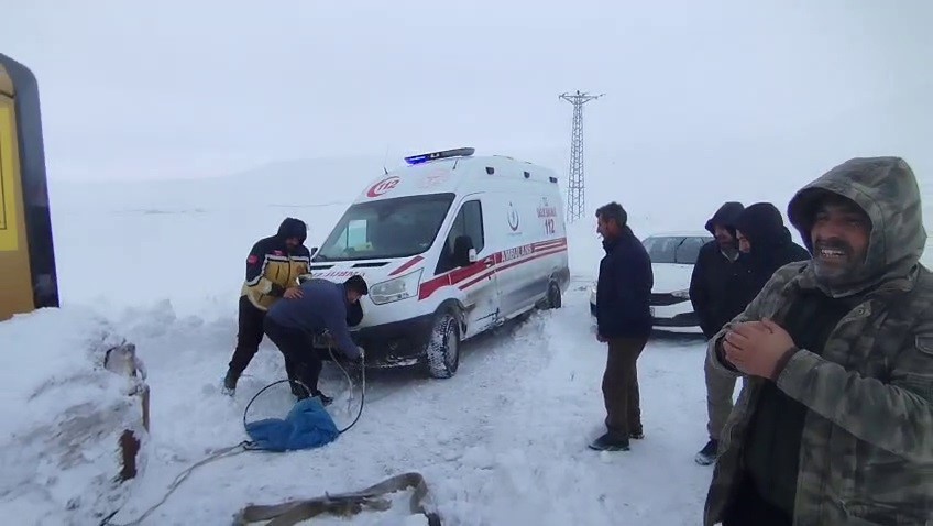 ambulans kara saplandi 5 71lyPhNh